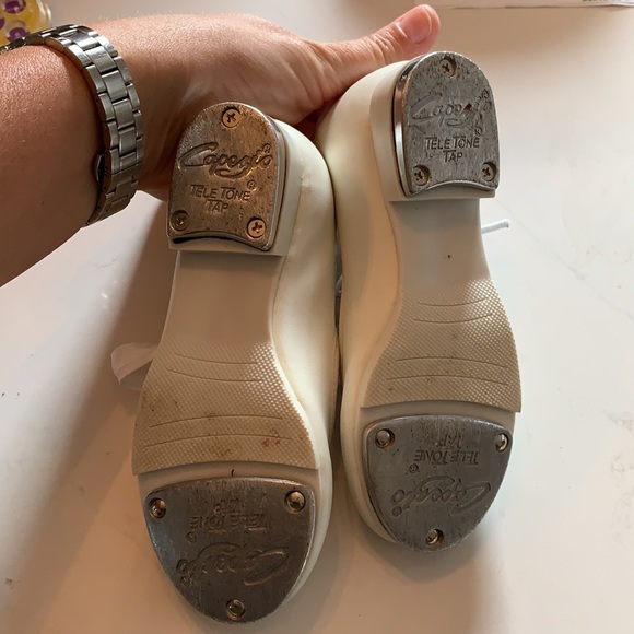 White tap shoes with bow - Picture 3 of 4